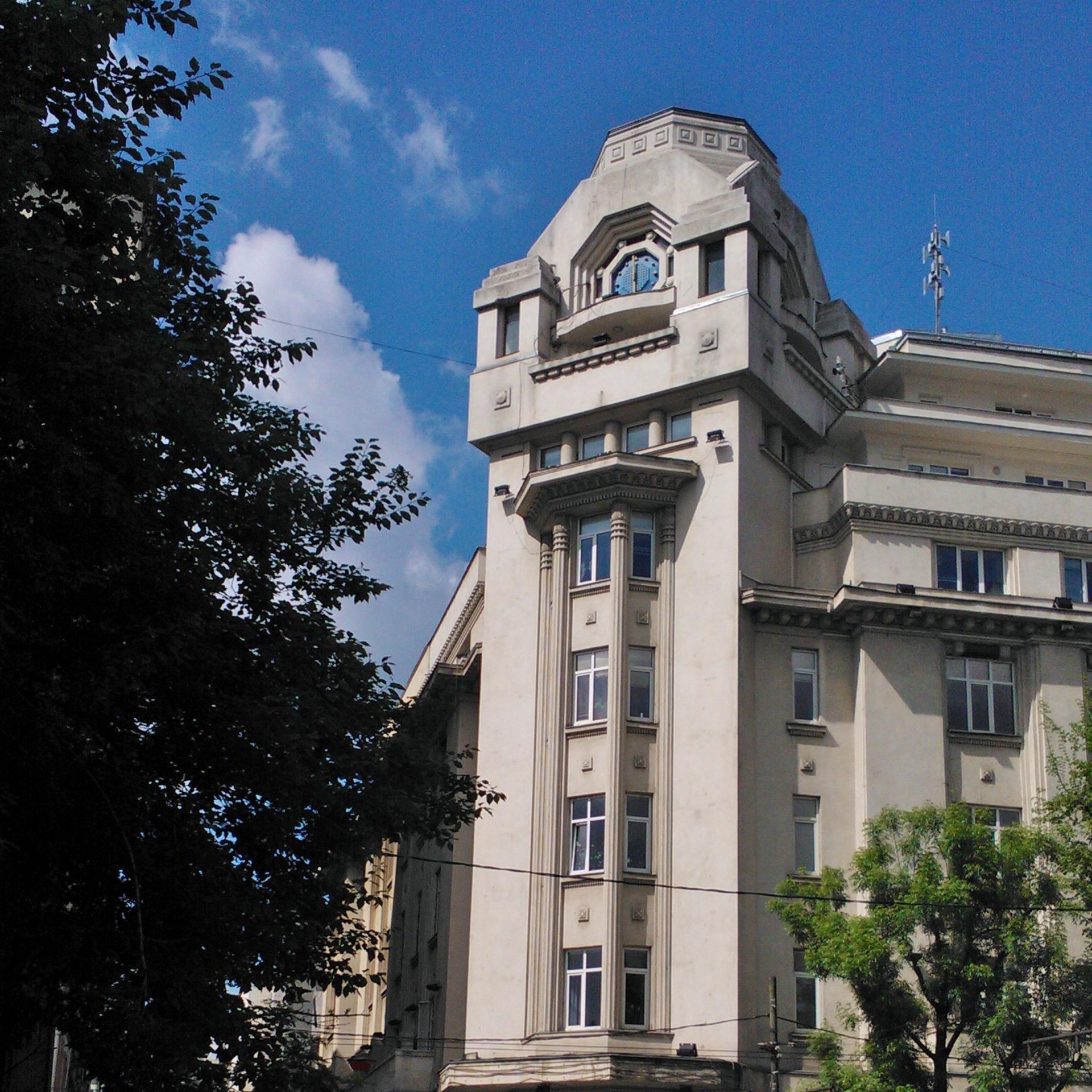 Clădire de patrimoniu, mutilată pentru "nuditate" și "indecență". Dosarul "Art Deco București" ajunge la ușa UNESCO