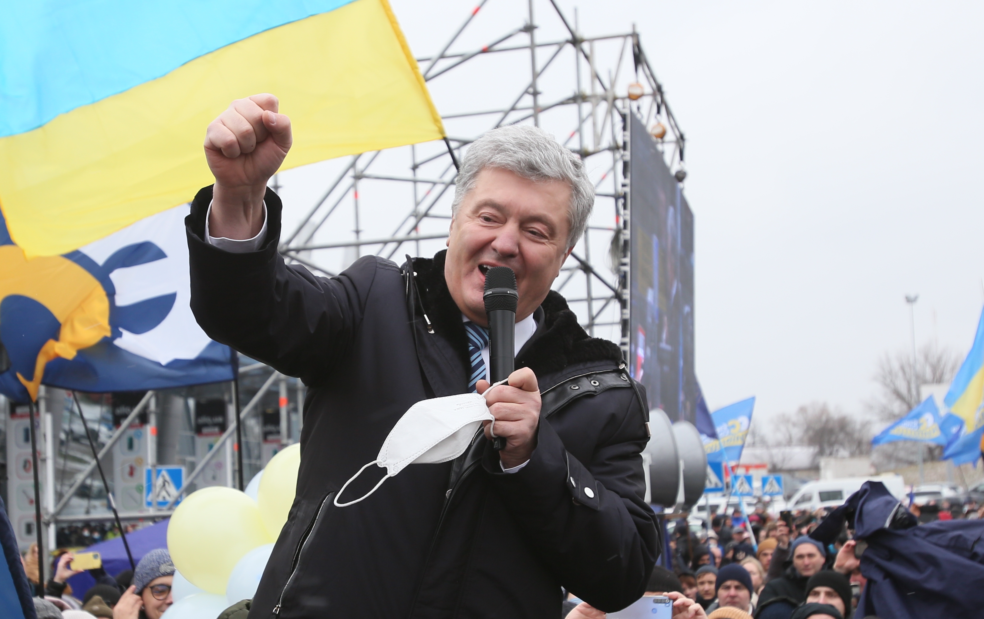 Fostul președinte ucrainean Petro Poroșenko a aterizat la Kiev pentru a răspunde acuzațiilor de înaltă trădare