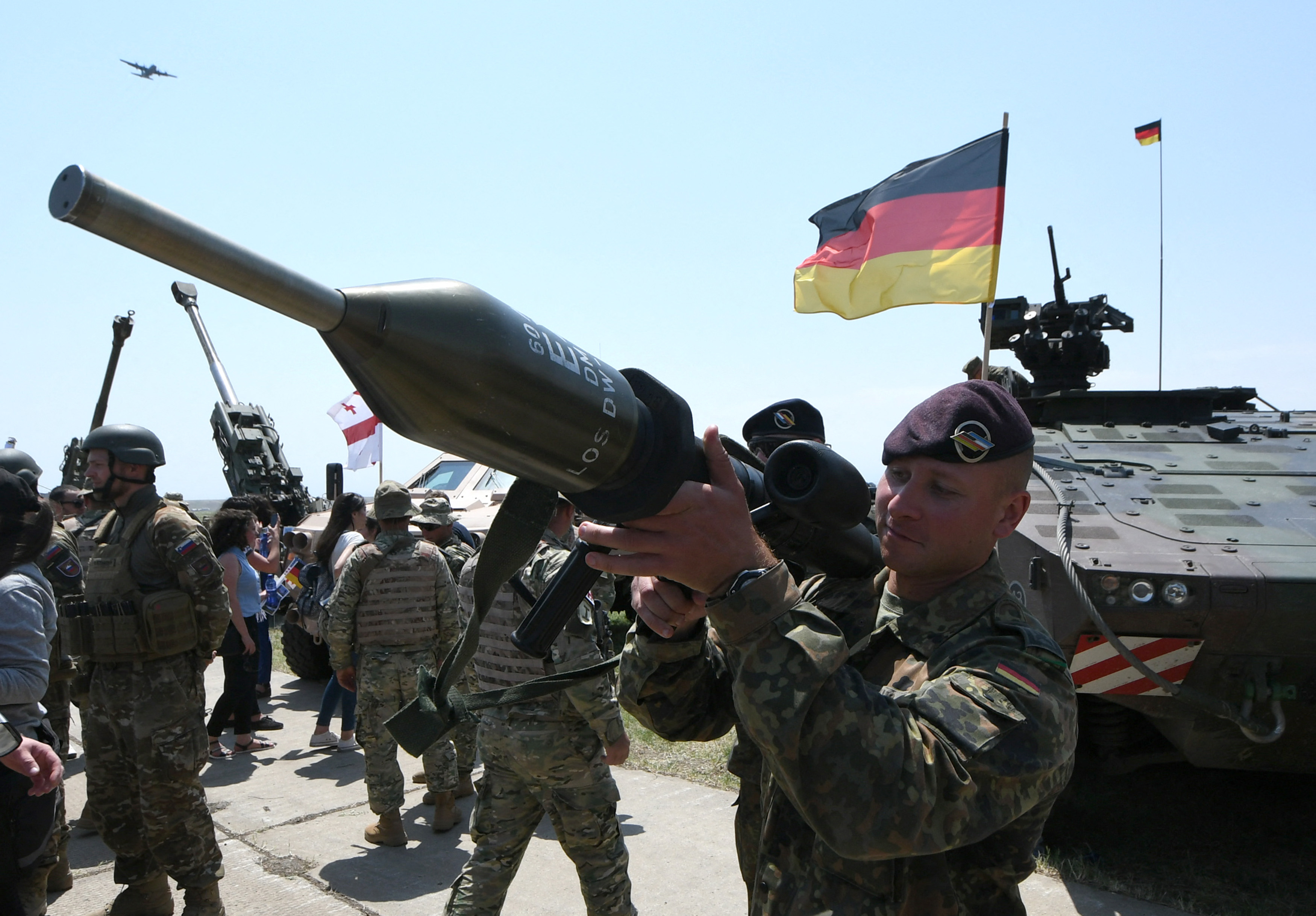 Germania se angajează să garanteze securitatea Ucrainei în faţa Rusiei