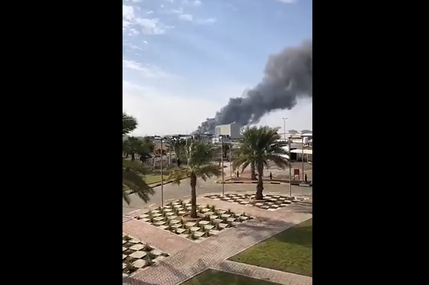 Tensiuni între EAU și Iran. Trei oameni au murit după o explozie lângă aeroportul din Abu Dhabi, provocată de un posibil atac cu dronă