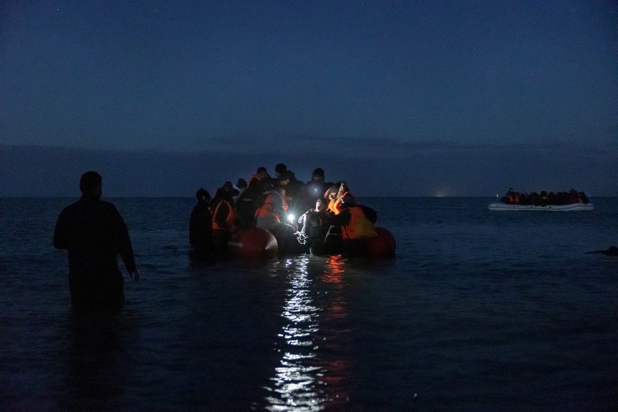 Doi migranți au murit și 40 sunt daţi dispăruţi după ce barca în care se aflau s-a scufundat între Maroc şi Canare