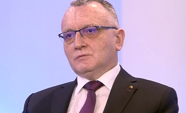 Cîmpeanu, despre burse: Dacă alergăm toți după coronițe și merit, nu cred că este bine