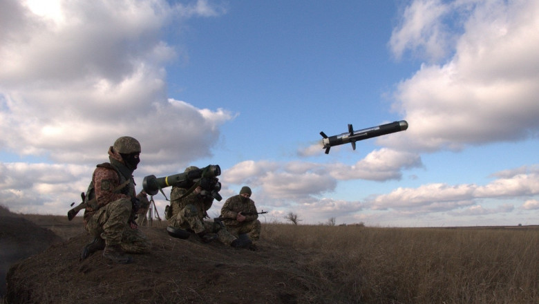 soldati ucraineni trag cu rachete antitanc exercitiu