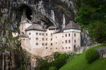 Castelul Predjama din Slovenia