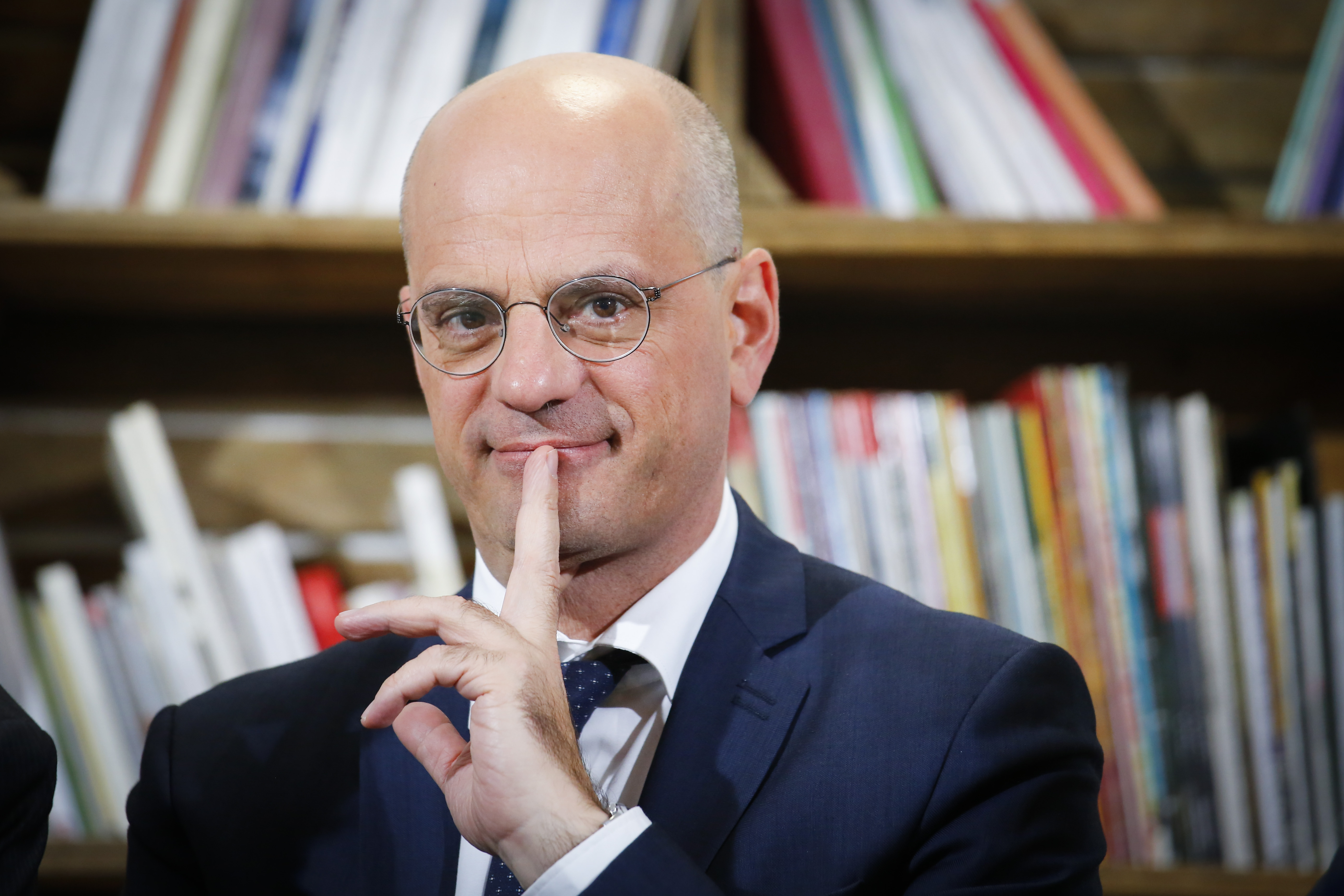 Ministrul francez al Educației, în mijlocul unui scandal, după ce s-a aflat că redeschiderea şcolilor l-a prins în vacanţă în Ibiza