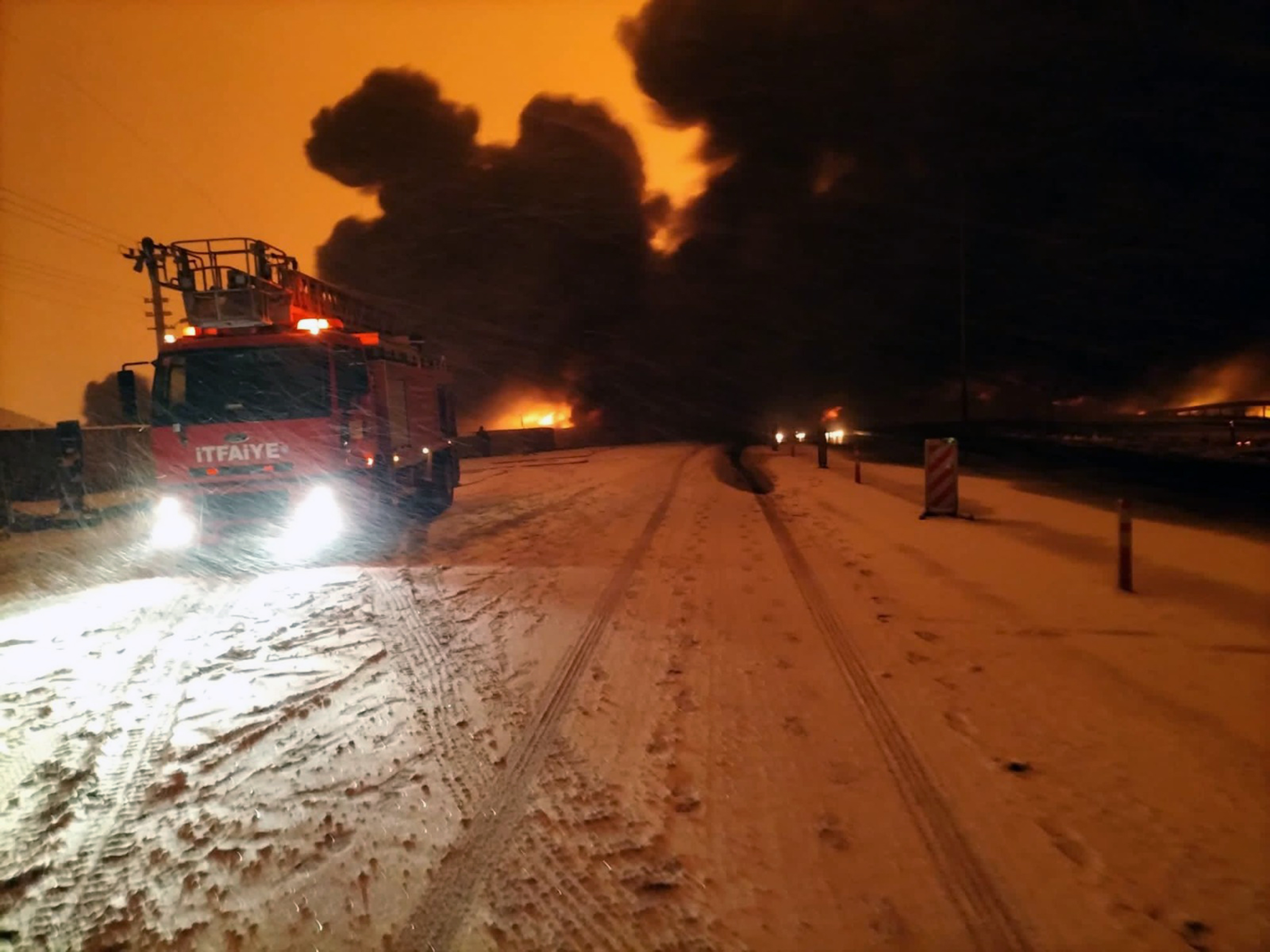 Explozie puternică în Turcia la o conductă care transportă petrol irakian spre Europa