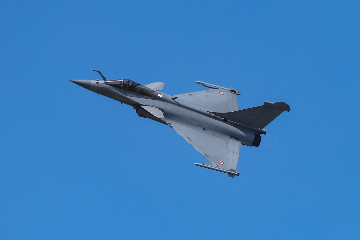 Grecia își consolidează aviația militară cu avioane Rafale livrate de Franţa. În țară au ajuns primele aeronave