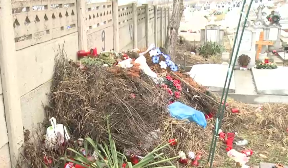 Doi preoți îndeamnă enoriașii să nu mai cumpere coroane funerare. Propun ca banii să fie dați familiei îndurerate