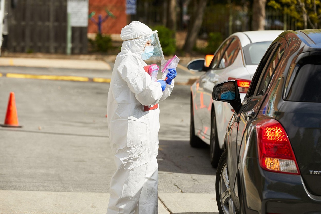O femeie şi-a dus copilul la un centru de testare Covid în portbagajul maşinii, pentru că s-ar fi temut să nu se infecteze
