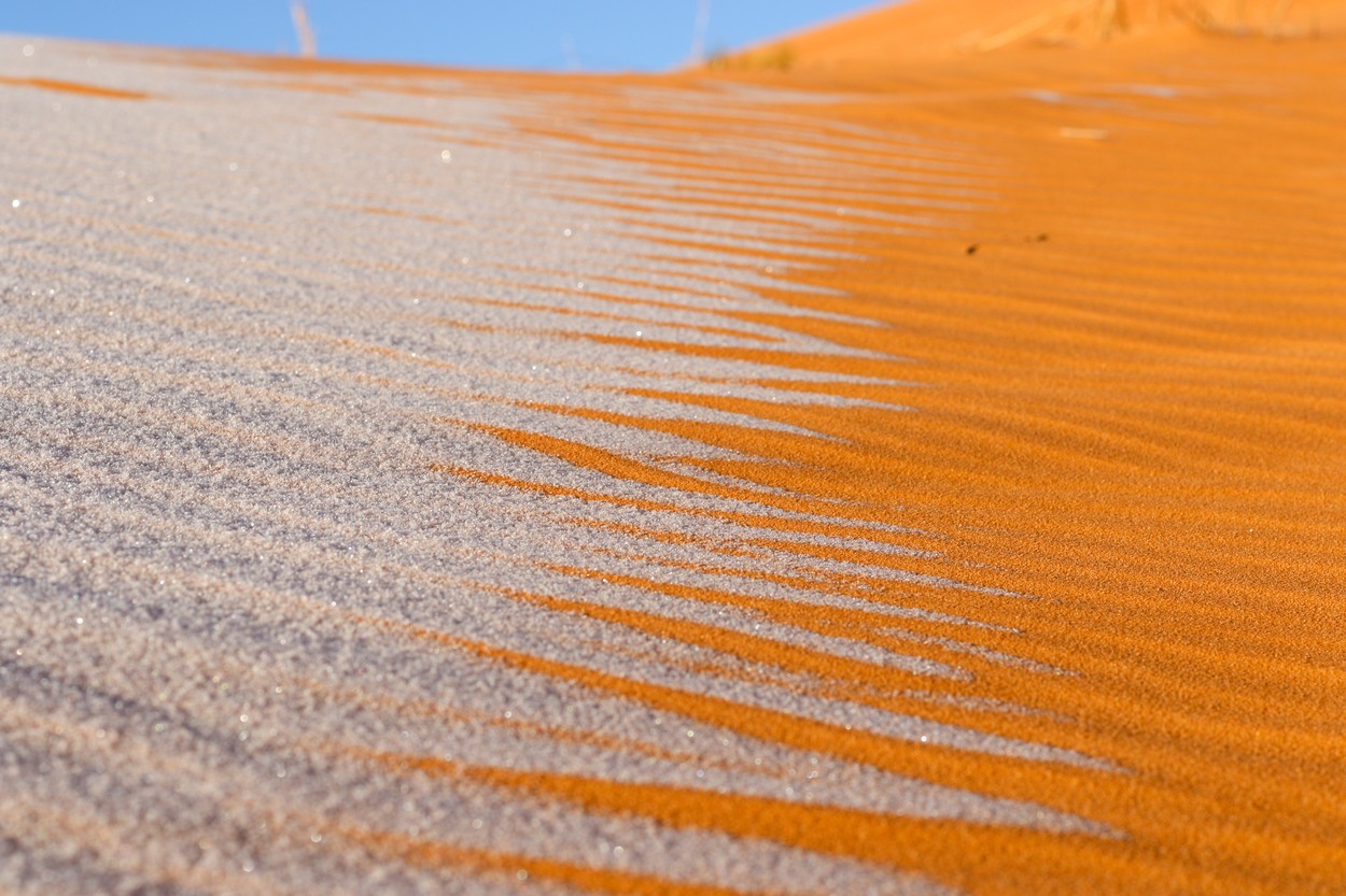 Cum arată ninsoarea în deșertul Sahara