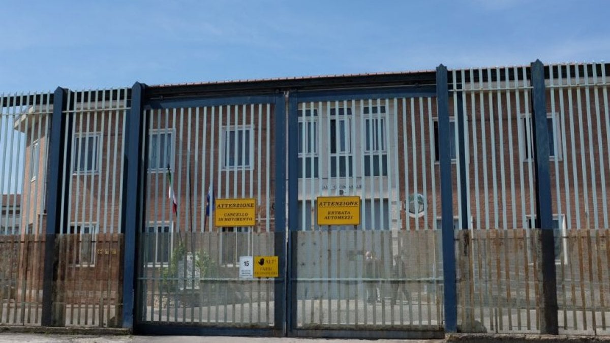 Evadarea spectaculoasă a unui român dintr-o închisoare italiană: a făcut o gaură în zid și a coborât pe o frânghie din cearșafuri