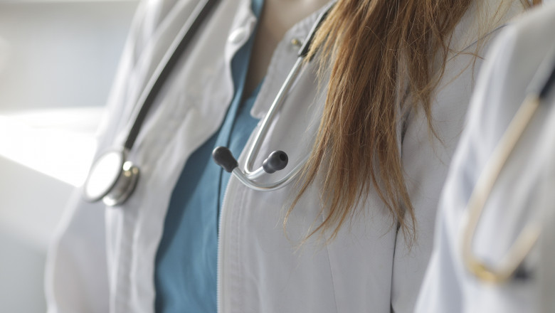 Medicii tineri din România nu se mai grăbesc să plece din țară. Explicația unui manager de spital