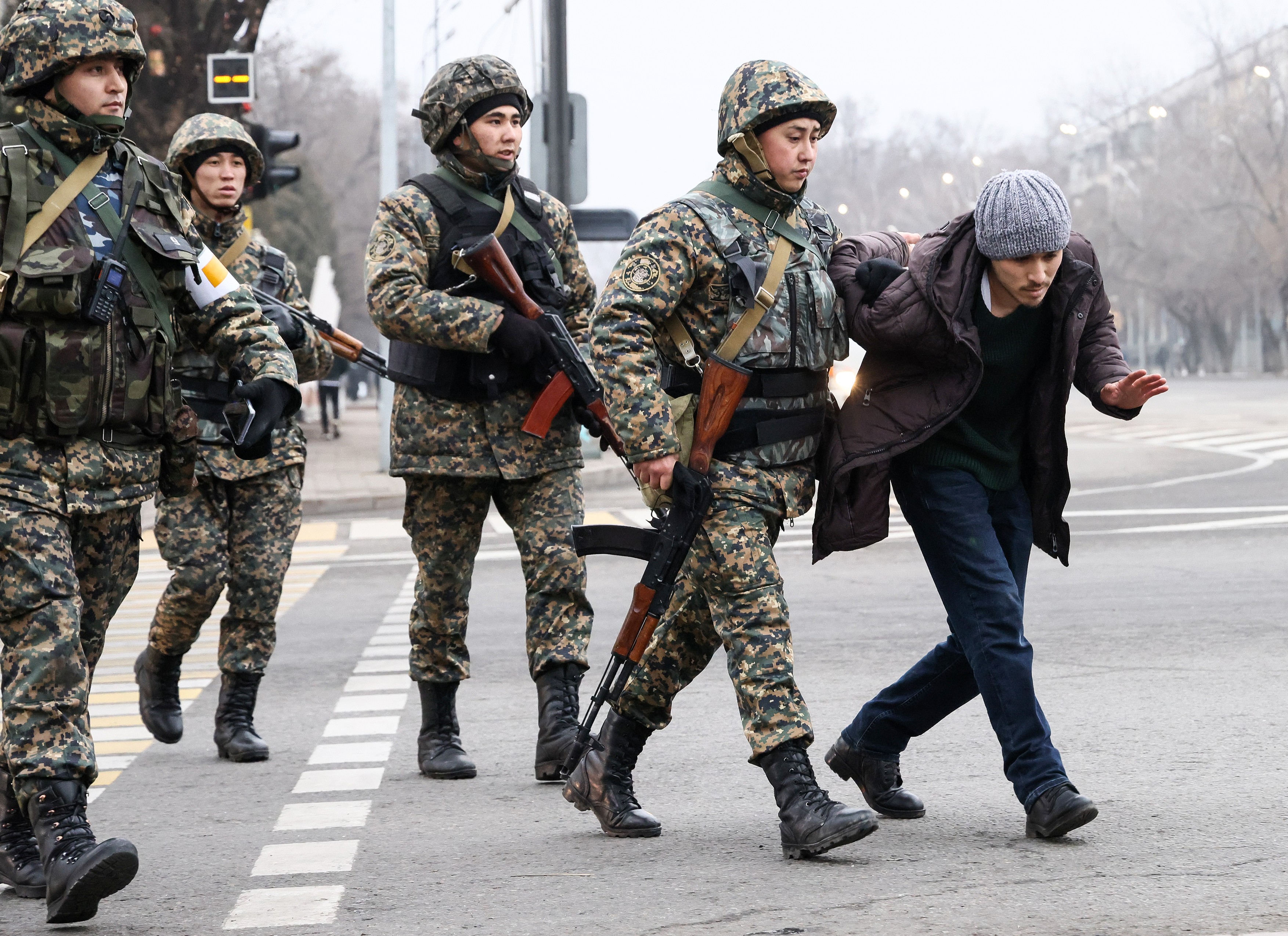 Revoluție în Kazahstan. Peste 10.000 de persoane au fost arestate, după proteste. Media de stat îi numește hoți și criminali