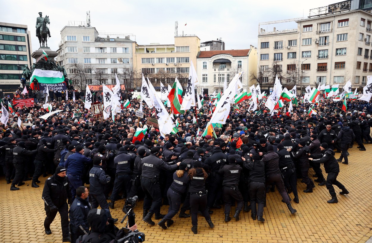 Revoltă în țara vecină, Bulgaria. Mii de oameni au ieșit în stradă pentru a manifesta contra proiectului de buget pentru 2026