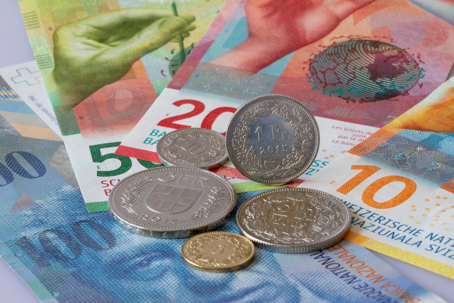 Elveția testează plățile cu moneda digitală. Ar putea înlocui tranzacțiile prin portofele digitale, bănci online și criptomonede