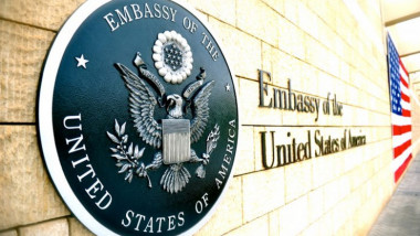 Stemă SUA la o ambasadă americană.