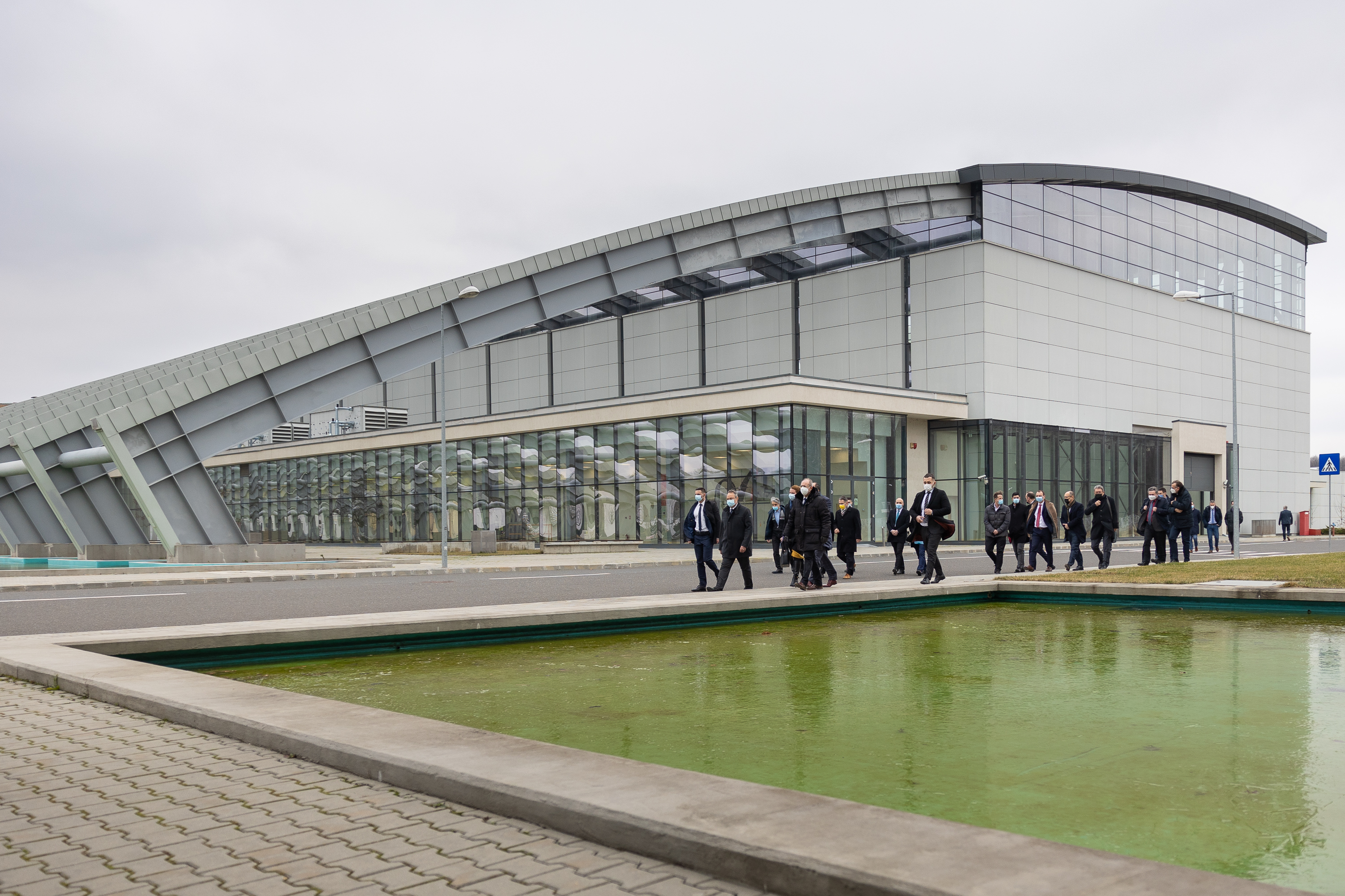Premierul Ciucă, vizită la laserul de la Măgurele. Autoritățile caută soluții pentru respectarea termenului de finalizare a proiectului