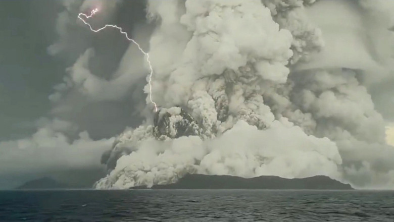 Underwater Volcanic Eruption in Tonga - 15 Jan 2022
