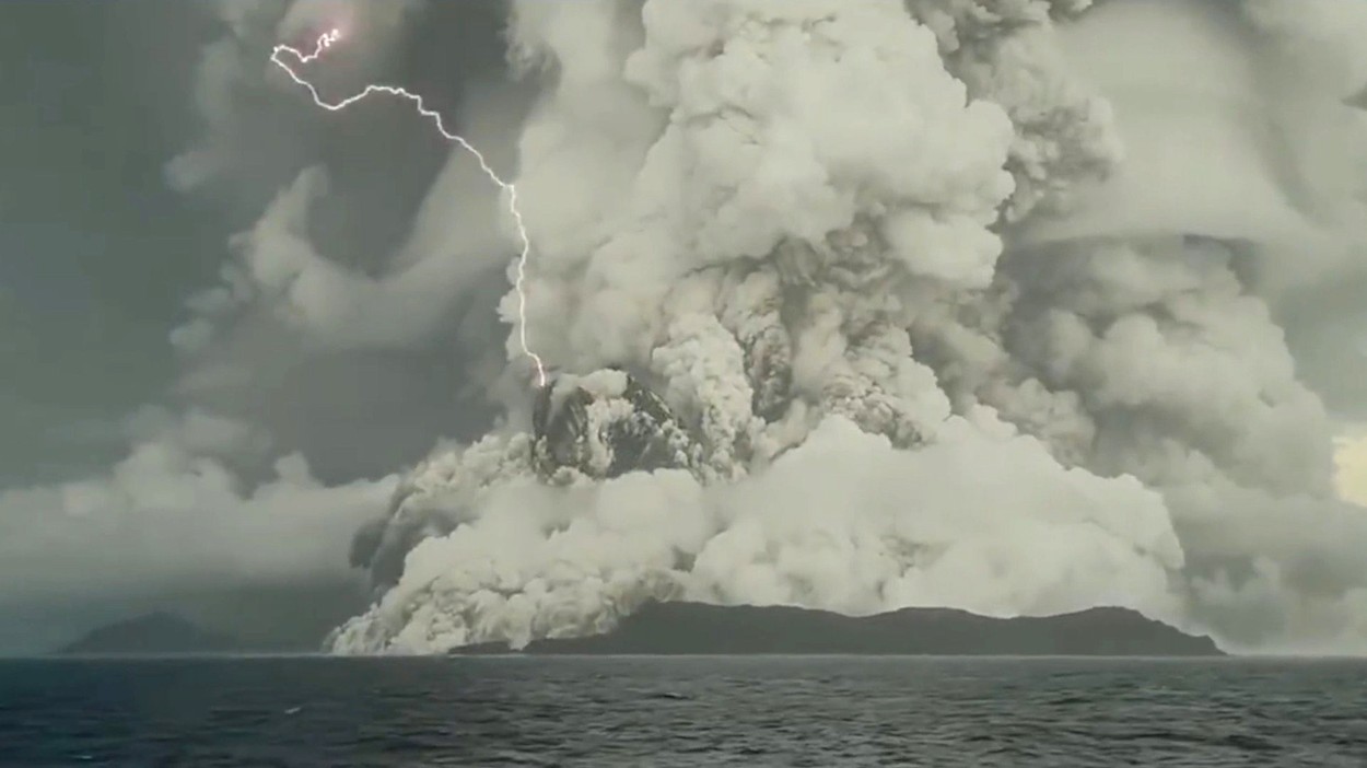 Tonga intră în carantină din cauza COVID-19, după ce a început să primească ajutoare străine în urma erupției vulcanice devastatoare