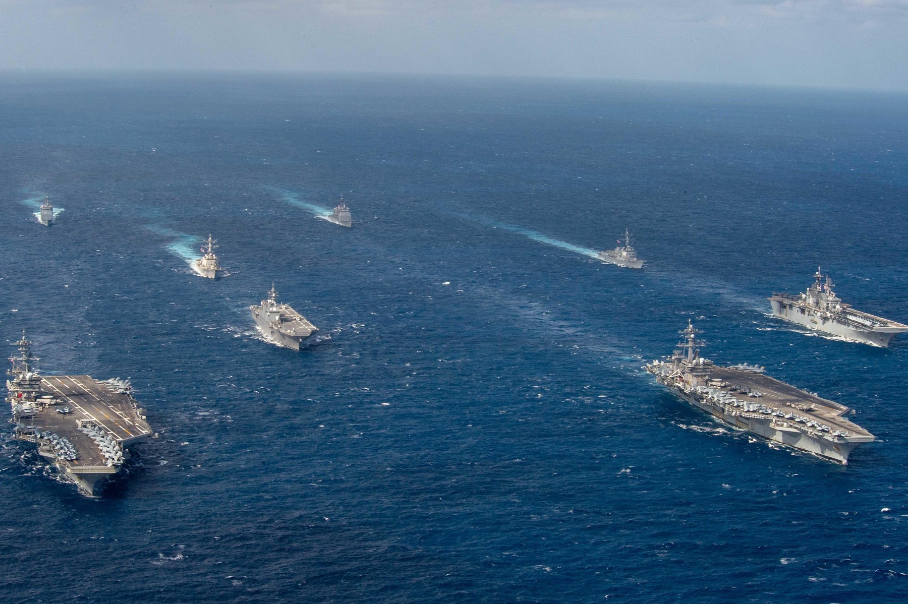 SUA și Japonia au organizat exerciții militare navale comune în Marea Filipinelor pentru a trimite un mesaj Chinei