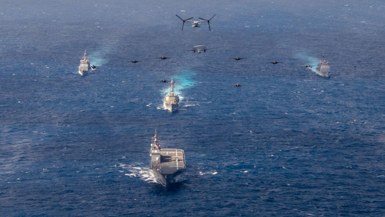 Nave ale Marinei SUA și avioane de războiparticipă la exerciții militare