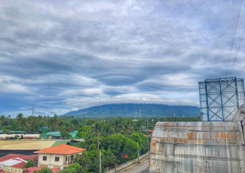 Spooky UFO clouds form over mountain in the Philippines