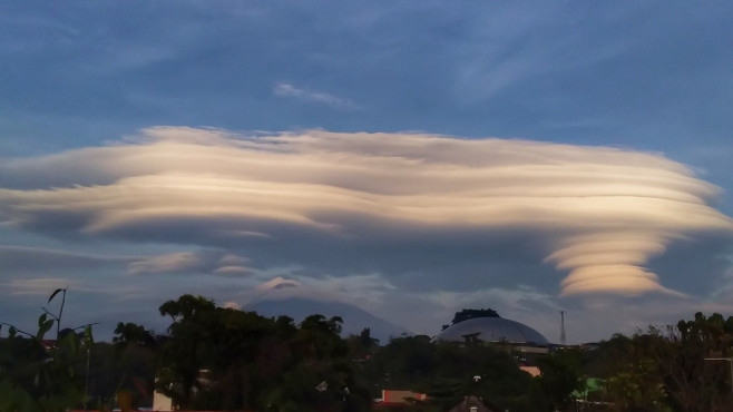 Rare UFO clouds form over mountains in Indonesia