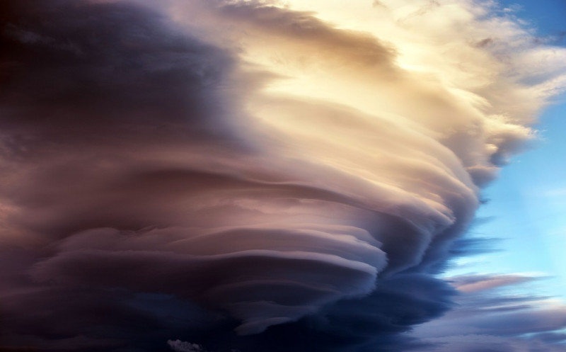 LENTICULAR CLOUDS