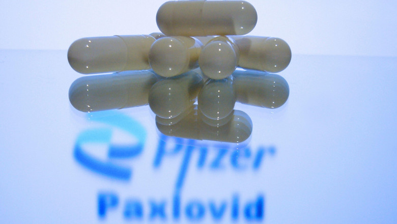 Munich, Deutschland. 28th Dec, 2021. Topic picture/symbol photo Corona pill Paxlovid from Pfizer. Anti-Covid pill: government buys a million packs. Pfizer's corona pill reduces clinical risk by 90 percent. Credit: dpa/Alamy Live News
