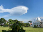 Rare UFO clouds form over mountains in Indonesia