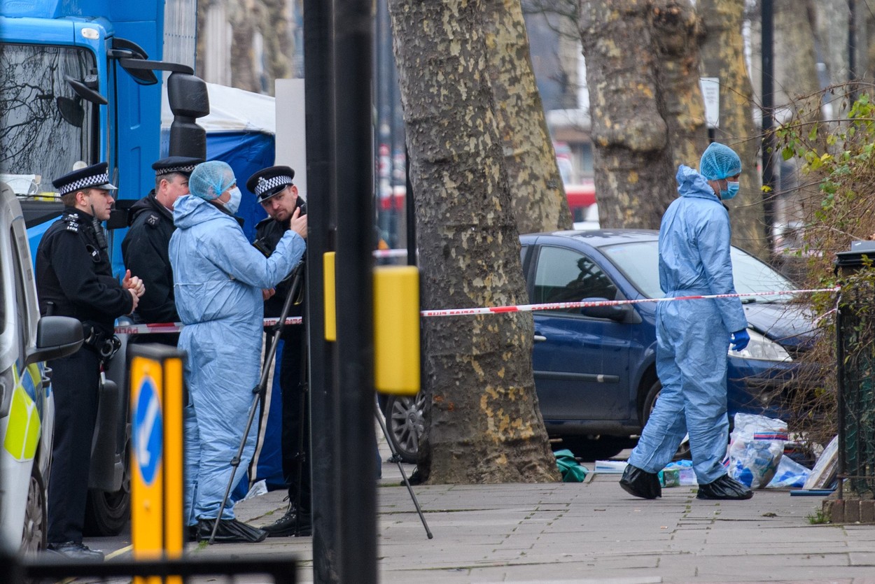 Incident în Londra. Un bărbat care a înjunghiat o femeie a fost accidentat mortal de un șofer