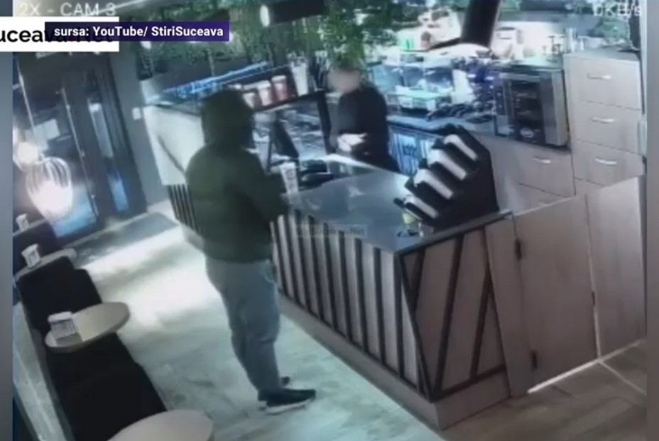 VIDEO. Jaf într-o cafenea din Suceava. Poliția îl caută pe bărbatul care a amenințat vânzătoarea cu un pistol