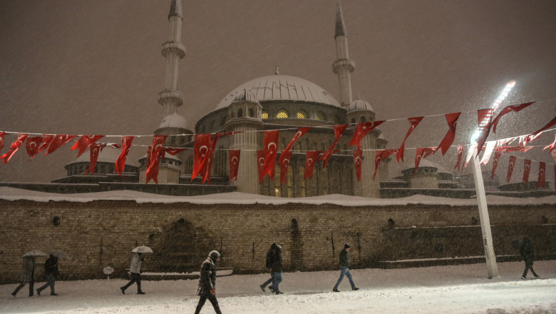 Heavy Snowfall in Istanbul, Turkey - 24 Jan 2022