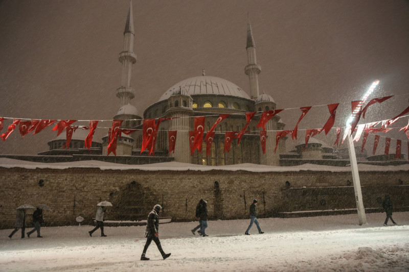 Heavy Snowfall in Istanbul, Turkey - 24 Jan 2022