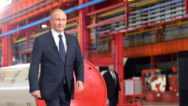 Vladimir Putin vizitează o uzină