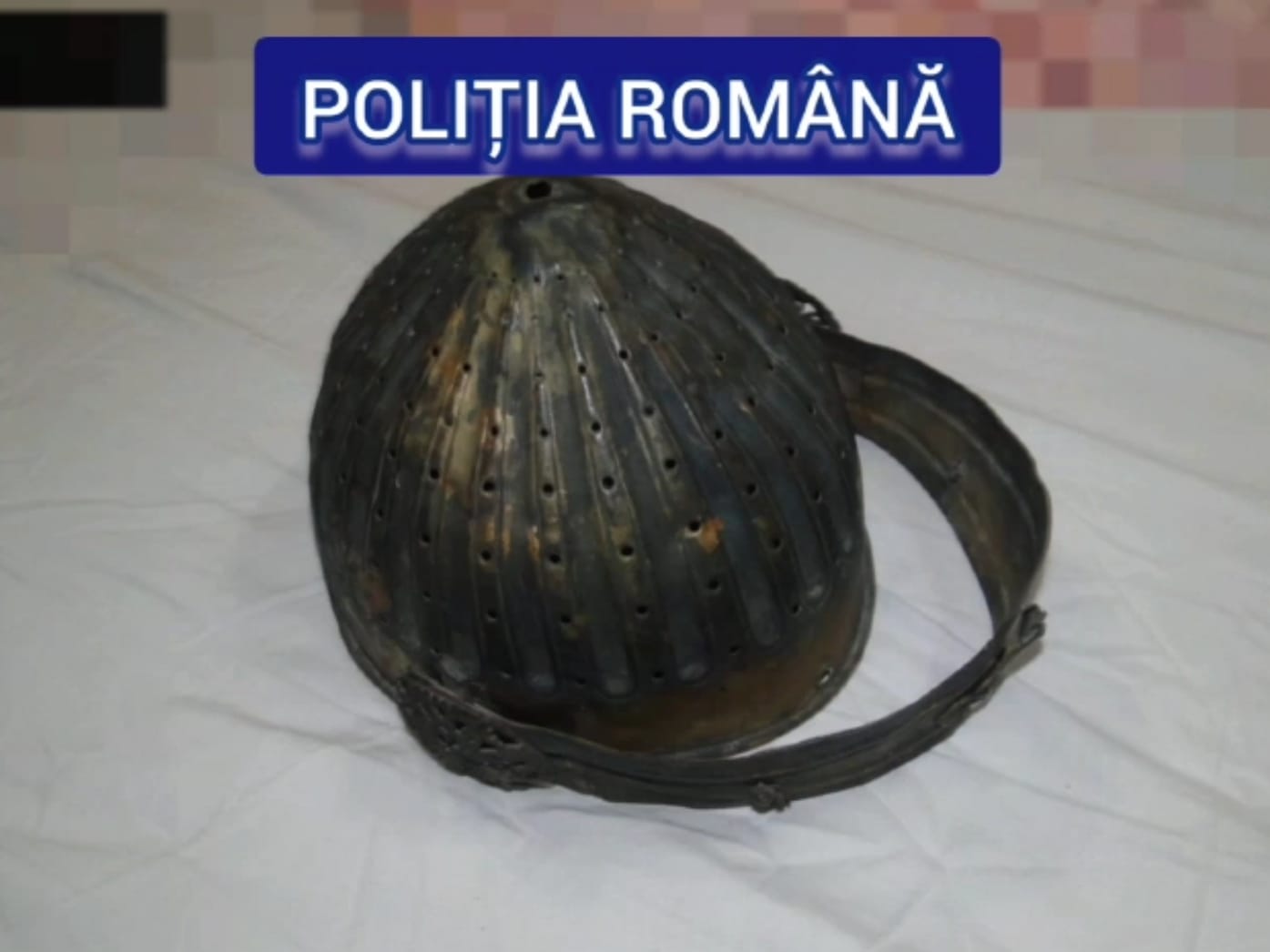 Un „turban turcesc”, vechi de peste 300 de ani, a fost gasit in casa unui barbat din Arges