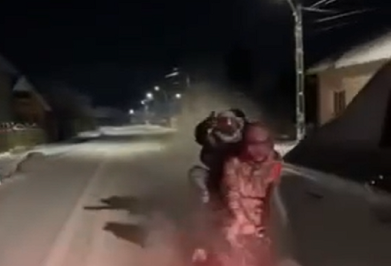 Un șofer din Bistrița a fost amendat cu 1.300 de lei după ce tras cu mașina trei tineri pe sănii cu peste 120 km/oră