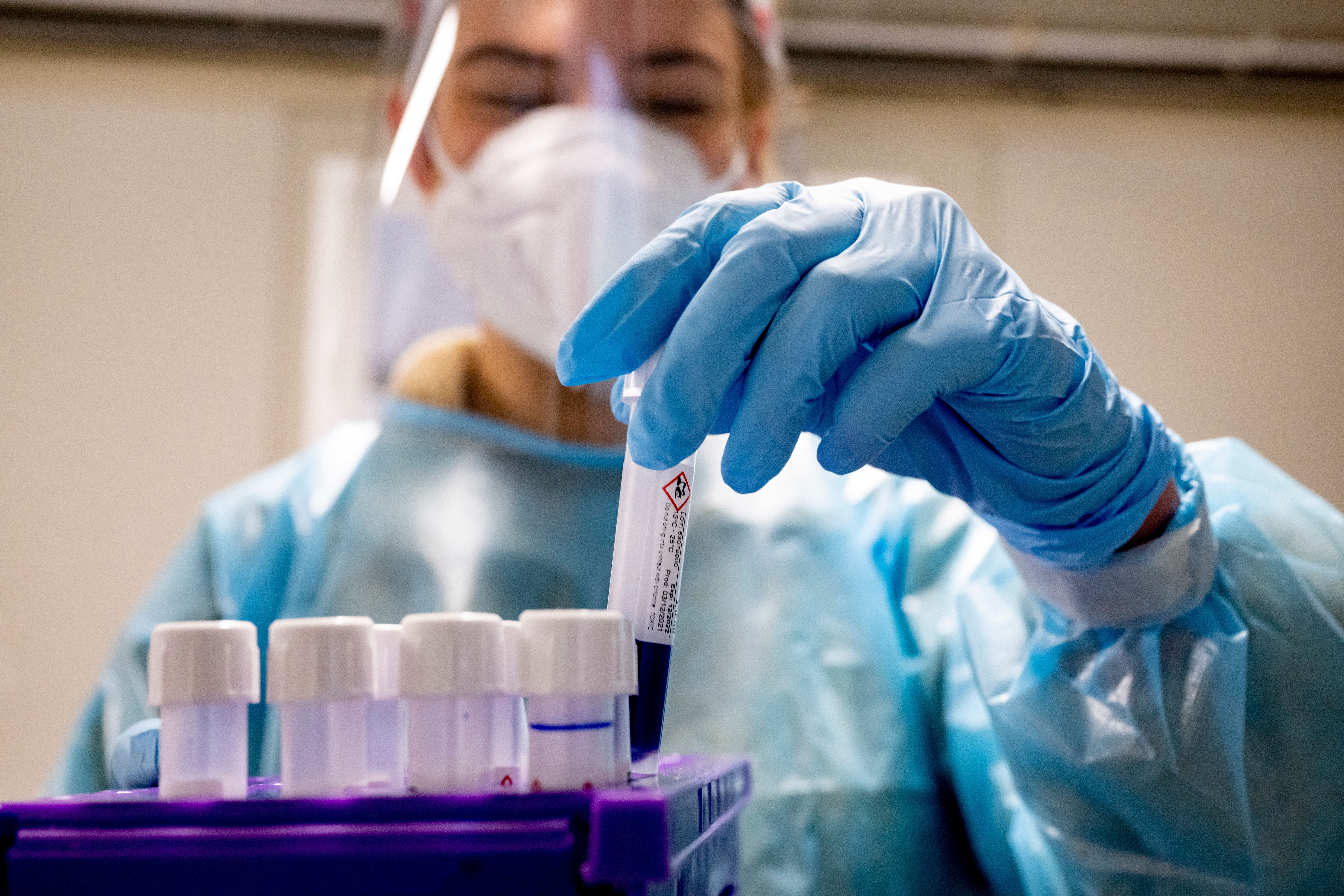 OMS: Următoarea variantă va fi cu mult mai contagioasă decât Omicron, întrebarea este dacă va fi mai mortală