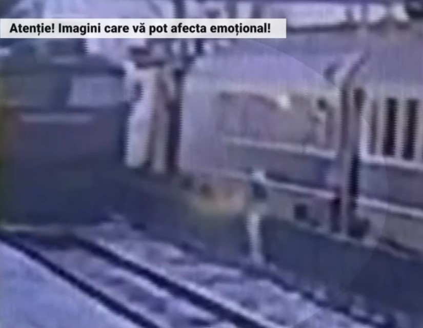 VIDEO. Fată de 13 ani, lovită de tren în Bacău. Momentul accidentului