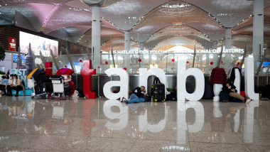 Pasageri blocați în aeroportul din Istanbul după ce mai multe zboruri au fost anulate