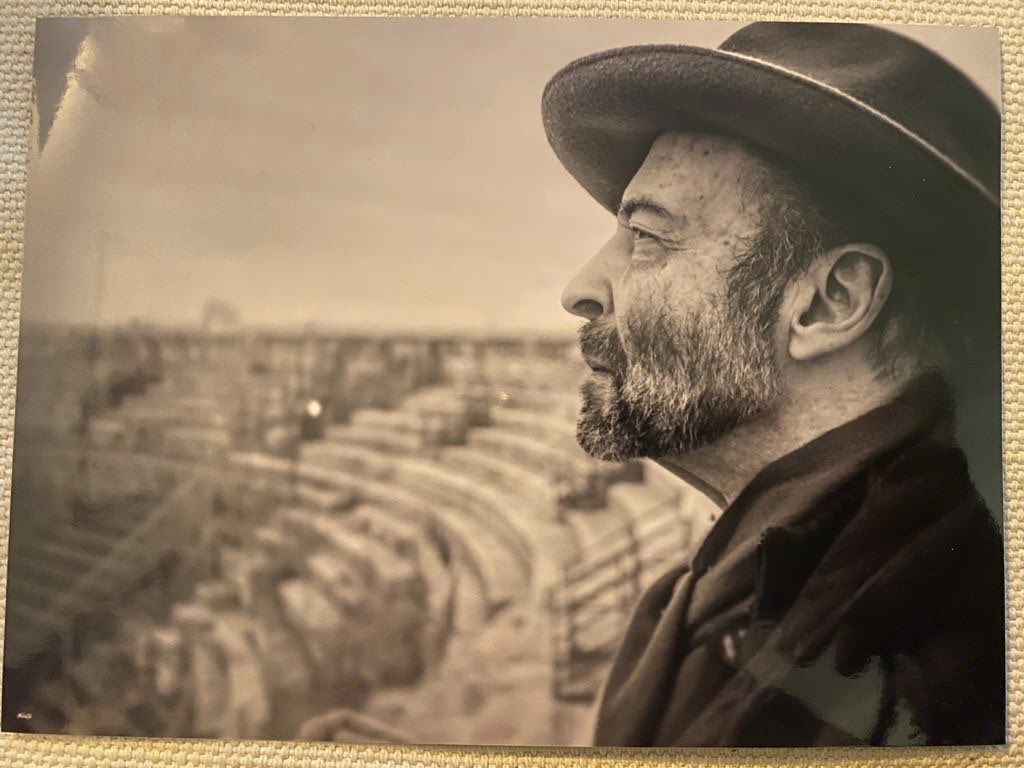 „Ucis de indiferență”. Un fotograf francez a murit după nouă ore în care a zăcut pe o stradă din Paris, fără ca trecătorii să-l ajute