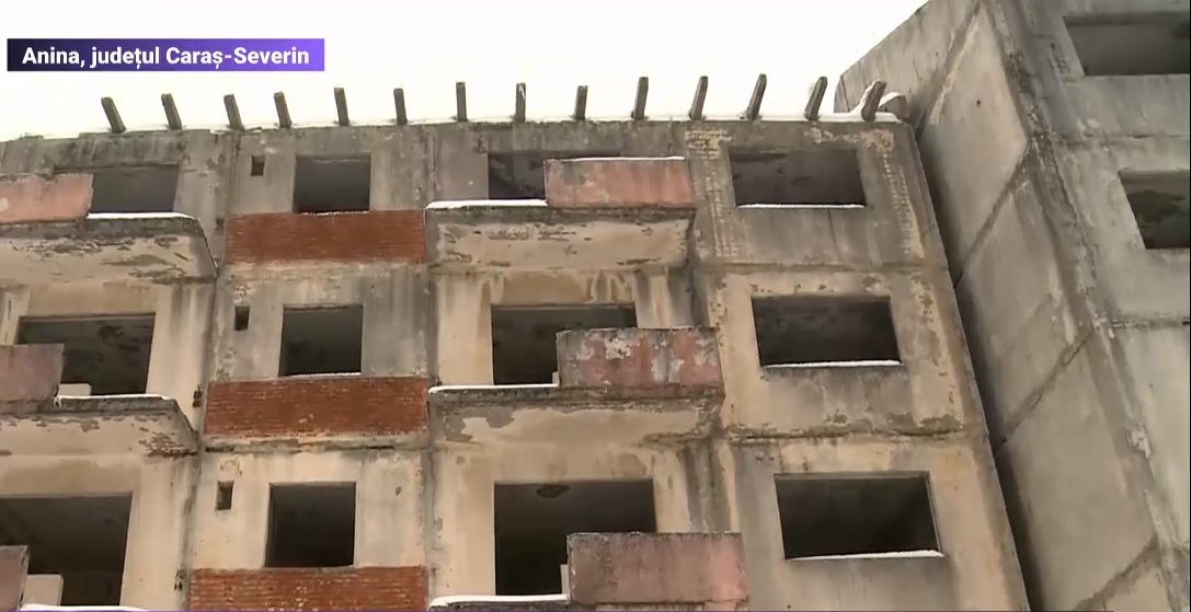 Orașul din România în care un bloc întreg de locuințe se vinde cu 49.000 de euro. Cum s-a ajuns la această situație