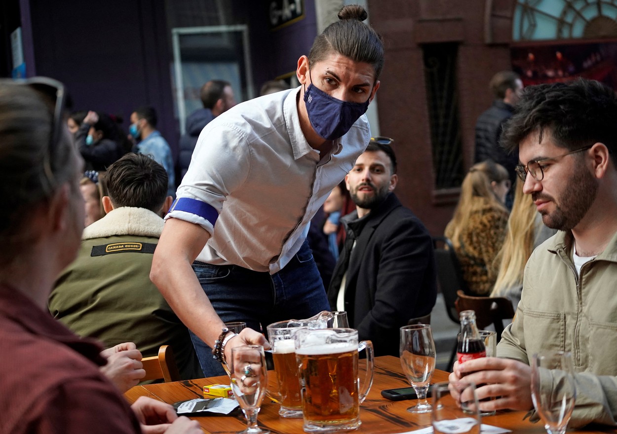 Grecia permite din nou muzica în baruri și restaurante