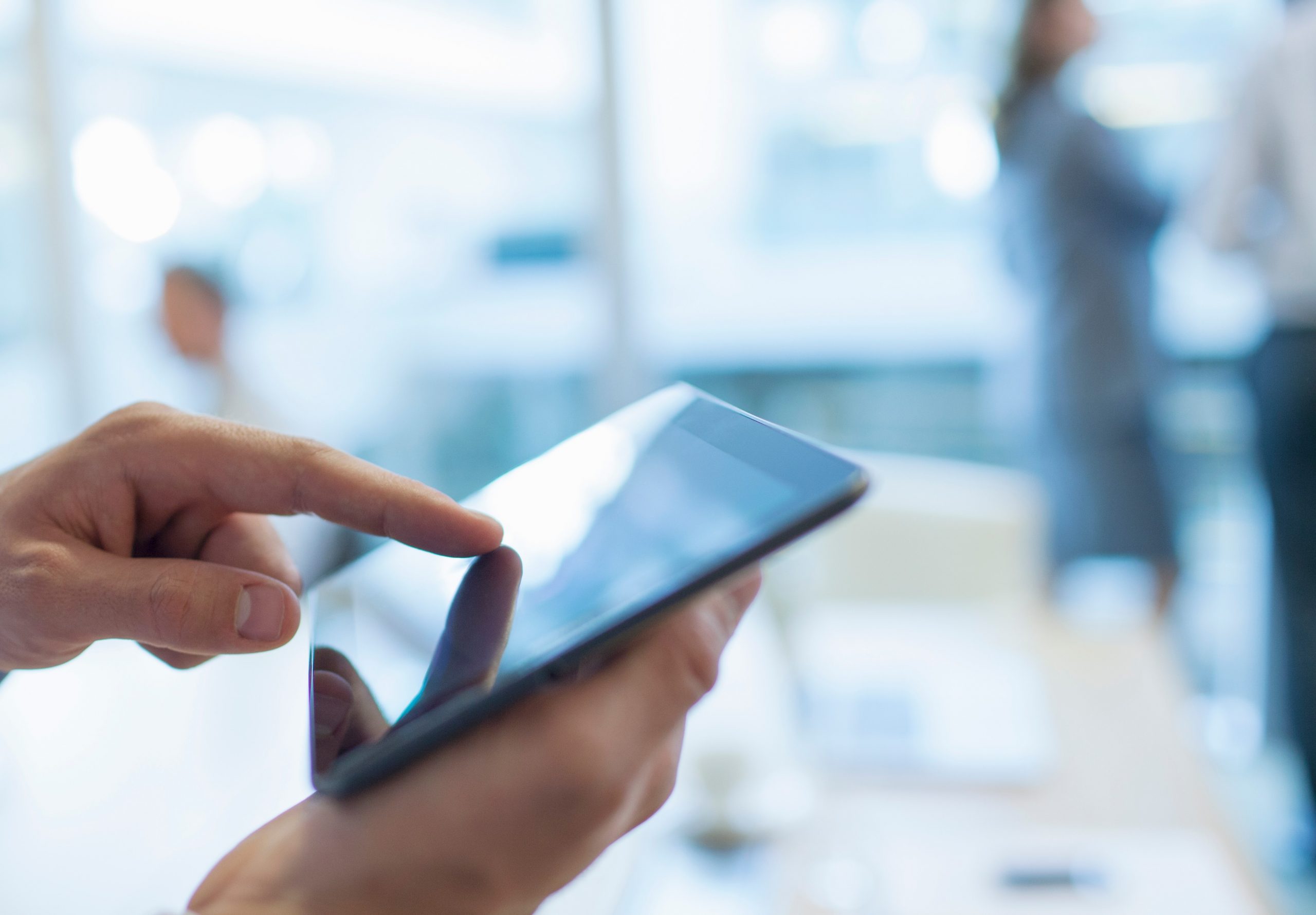 Mesajele de pe mail sau din SMS-uri care vă pot lăsa fără bani pe card