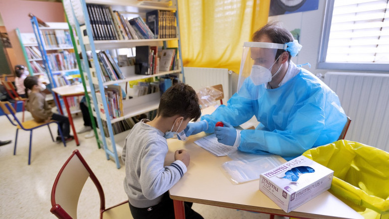 Ministerul Educației: Aproape 27.000 de elevi și preșcolari, confirmați cu Covid