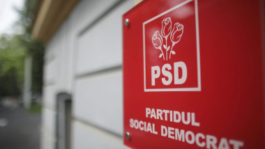Sigla PSD de la intrarea în sediul partidului.
