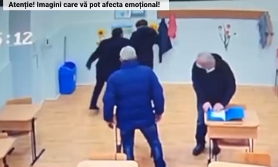 Noi imagini cu scandalul de la Mogoșoaia, unde o consilieră USR a fost bruscată după o ședință. Momentul surprins de camerele video