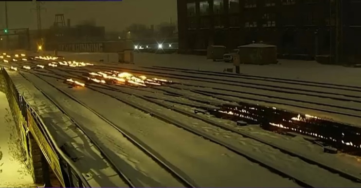 Șinele de tren din Chicaco au fost cuprinse de flăcări, în plină iarnă