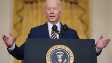 Joe Biden susține o conferință de presă.