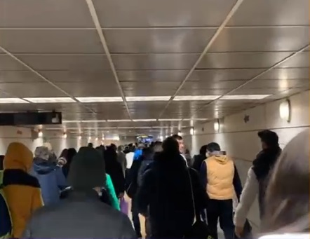 Luați prin surprindere de greva șoferilor STB, bucureștenii s-au înghesuit la metrou